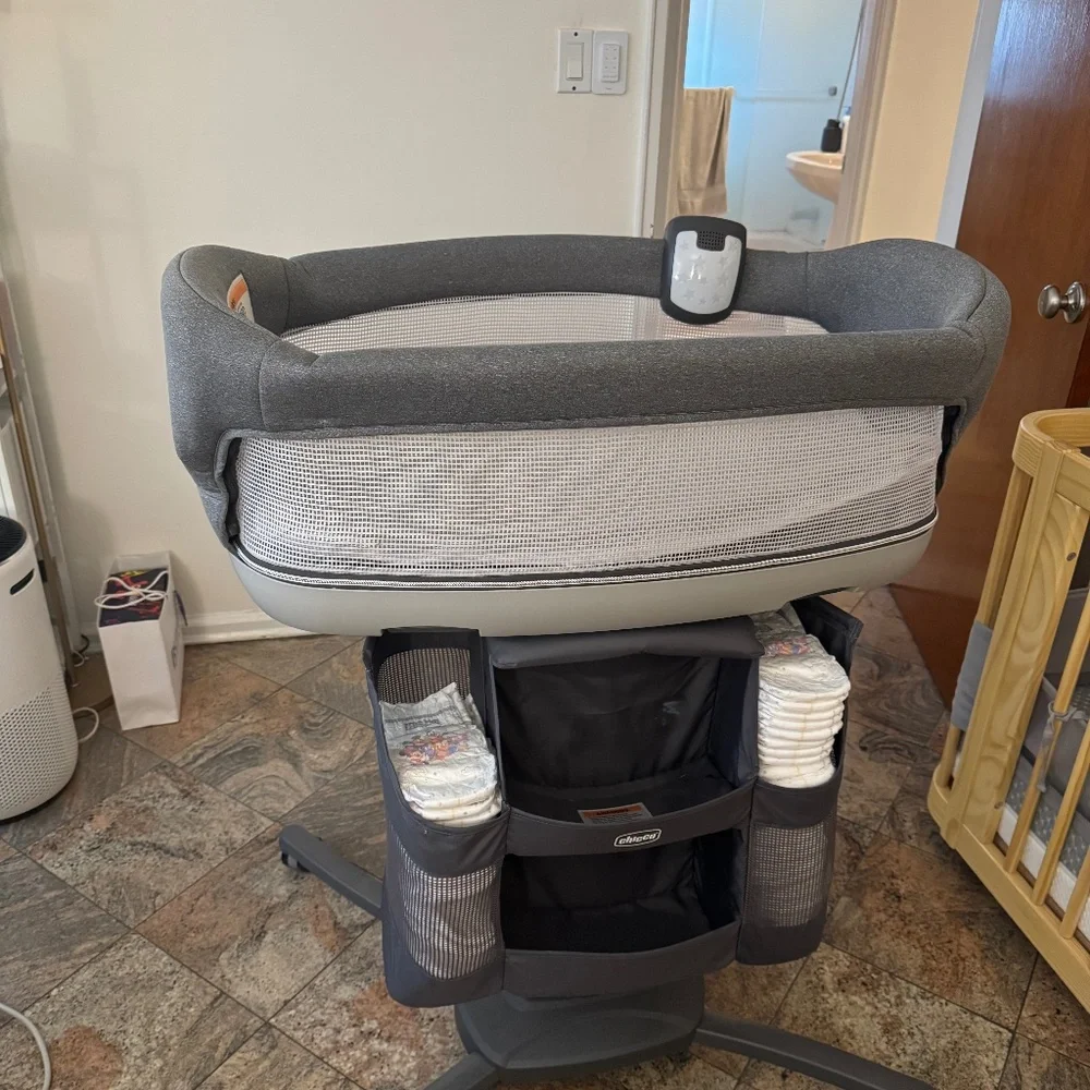 Chicco Close to You 3-in-1 Bedside Bassinet Grey - Picture 1 of 7